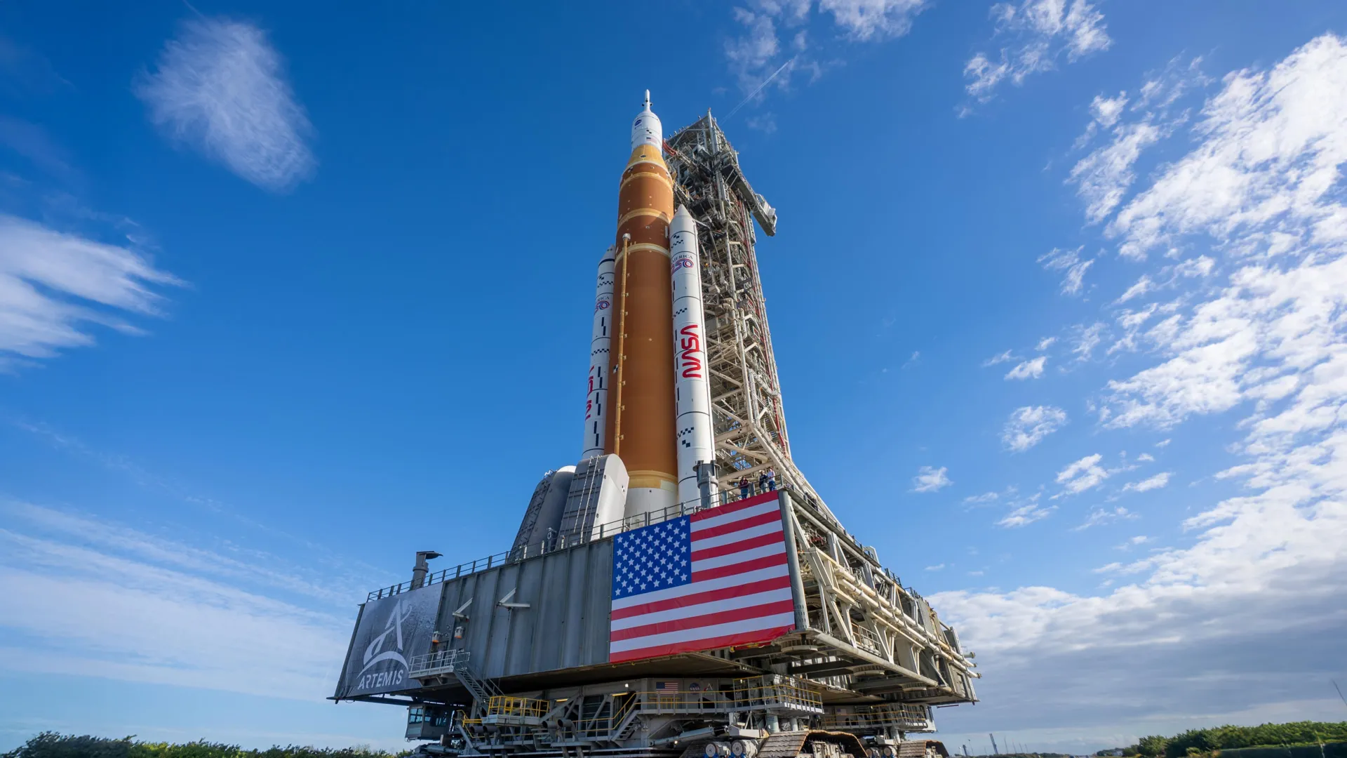 NASA Set to Send Humans Around the Moon Again