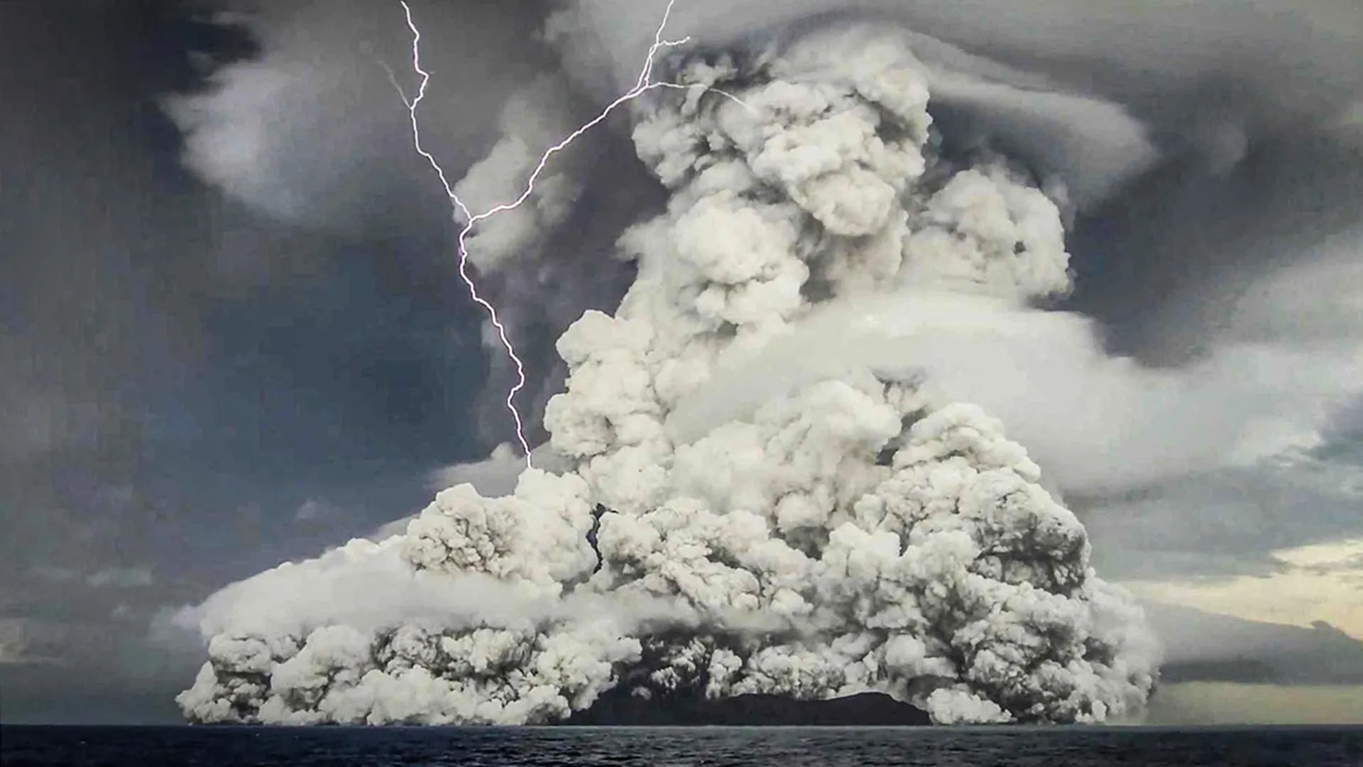 Volcano Cloud Found Destroying Methane