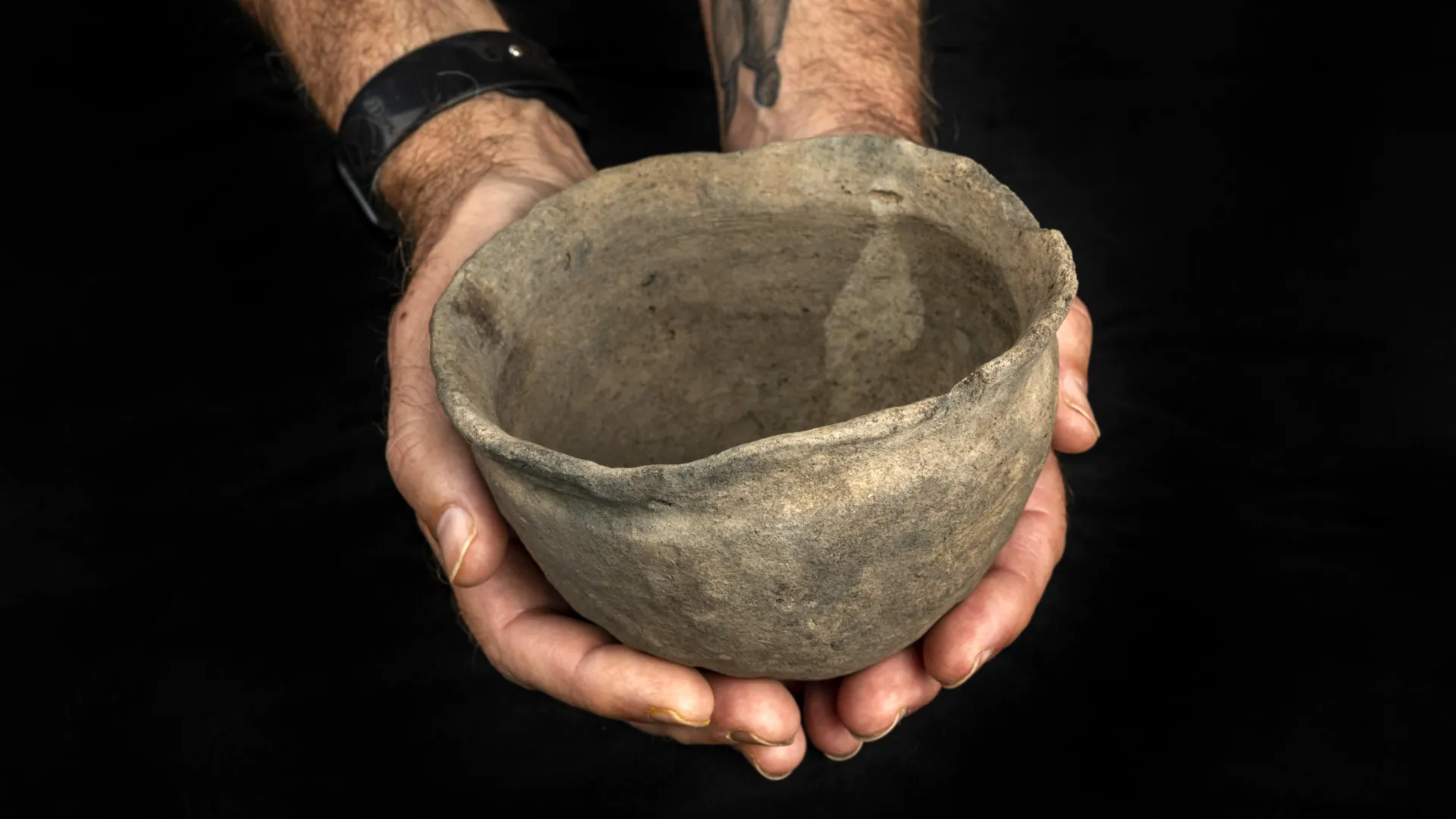 400-Year-Old Pot Puzzles Archaeologists