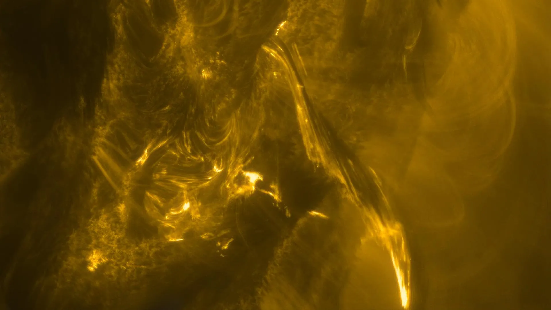 Spacecraft Captures a Solar Flare Igniting