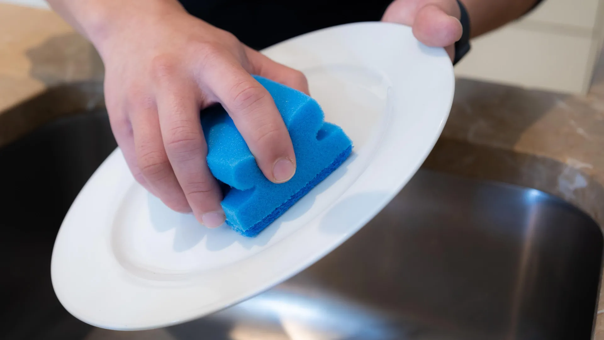 The Hidden Pollution in Your Kitchen Sponge